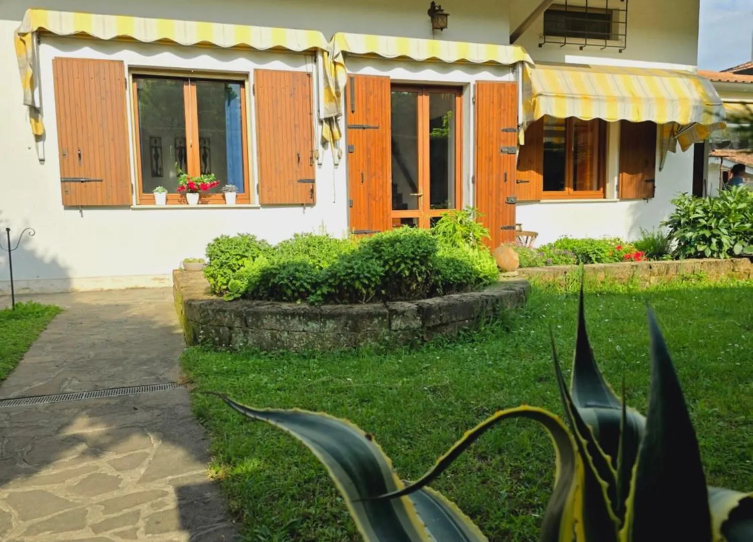 Villa Riviera contacts